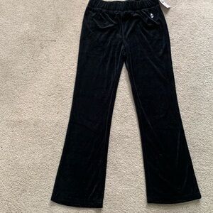 Juicy couture sweatpants
Black velour fabric
Snap pockets on back
Kid size 12/14